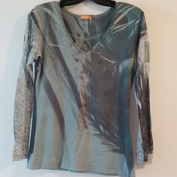 Cut Cute Tops - Cut cute long sleeve tee